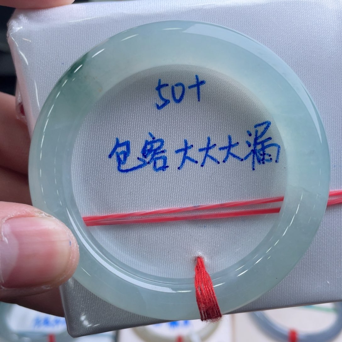 翡翠手镯未镶嵌翡翠手镯