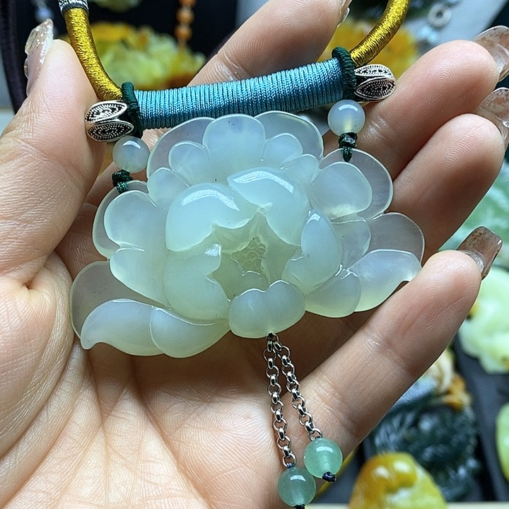 蛇纹石玉挂件未镶嵌