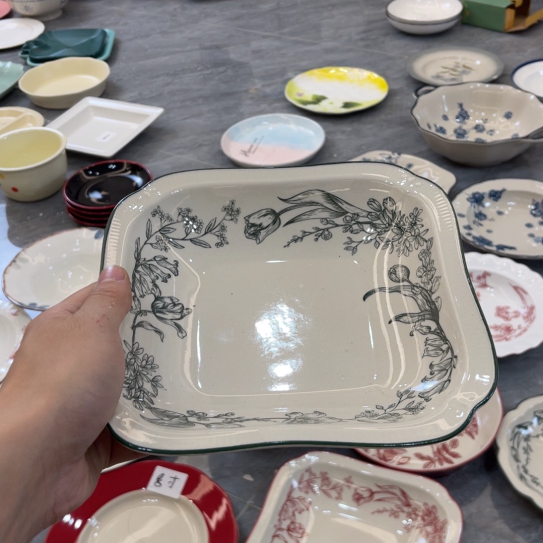 陶瓷微瑕餐具介意勿拍，满18飞！
