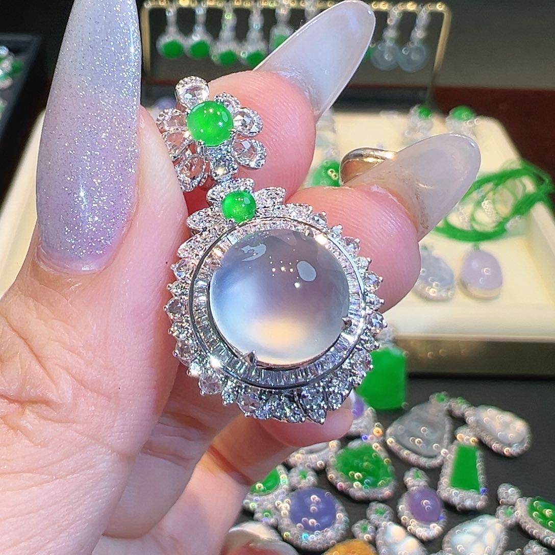 翡翠吊坠(不含链)18K金镶嵌翡翠