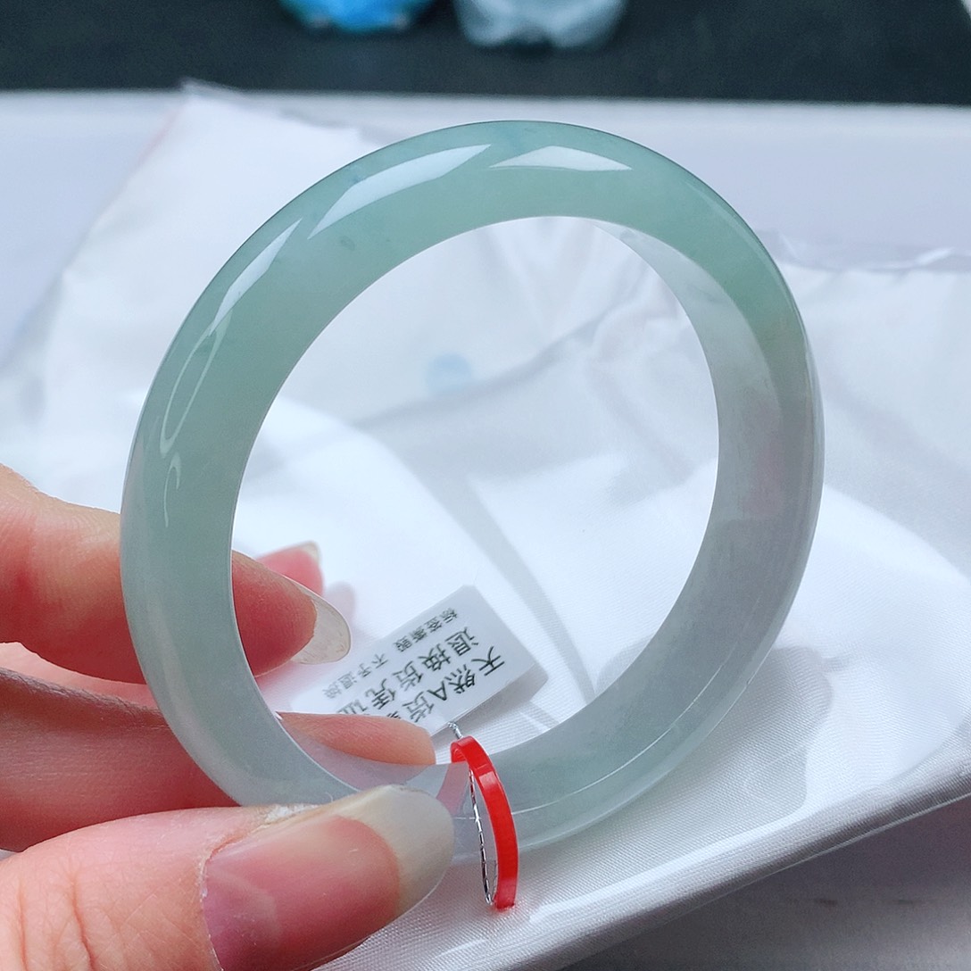 翡翠手镯未镶嵌55圈