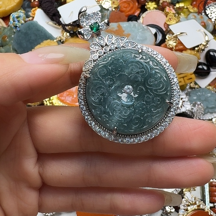 翡翠未镶嵌颈饰翡翠