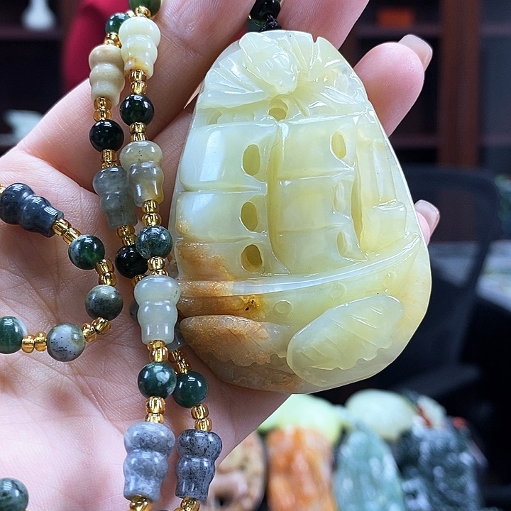 蛇纹石玉吊坠未镶嵌