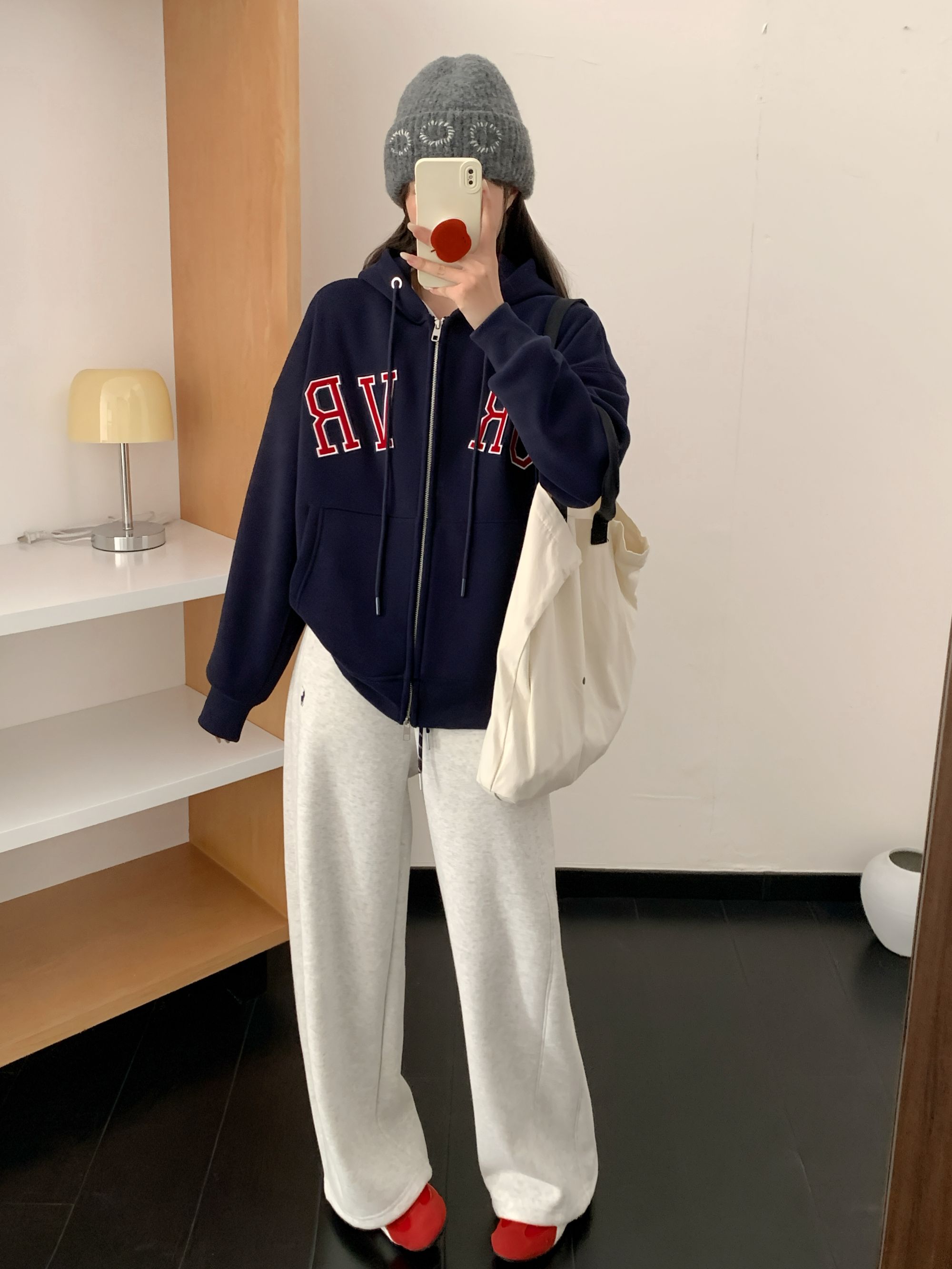 【主播推荐】女士 新款刺绣贴布加绒连帽开衫8053