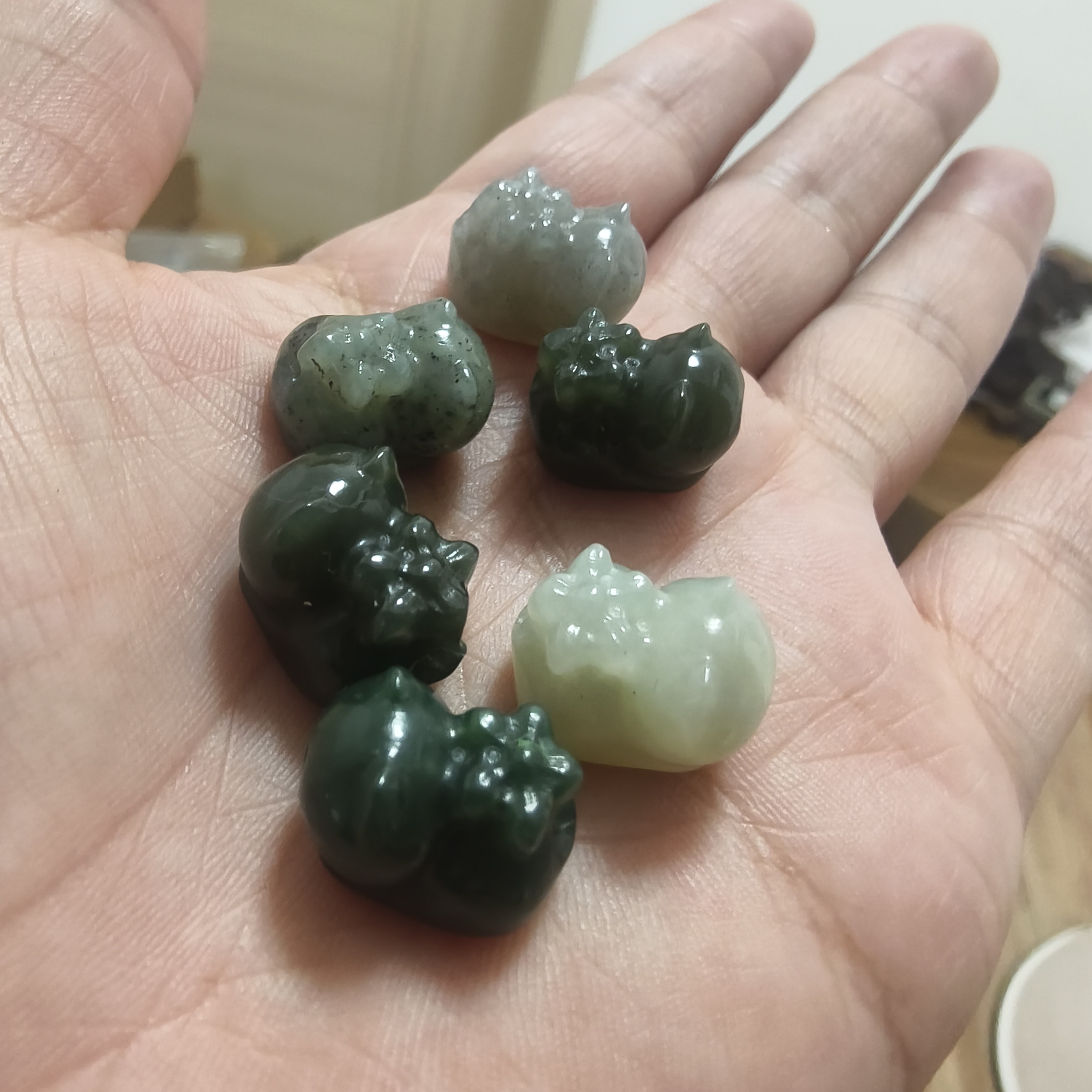 天然和田玉趴趴猫通孔带证书一个默认瑕疵可挑选