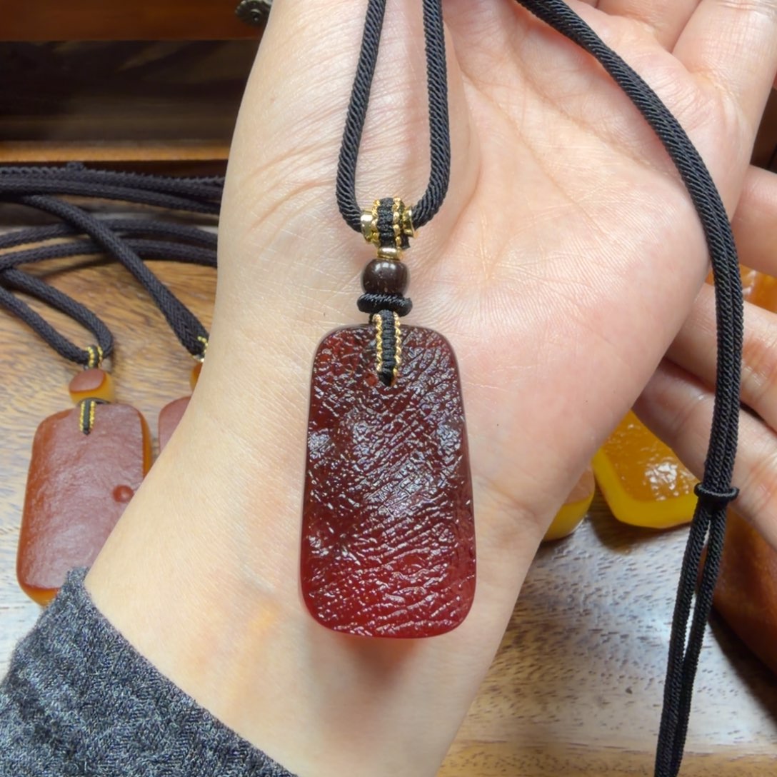 琥珀未镶嵌吊坠(赠链)