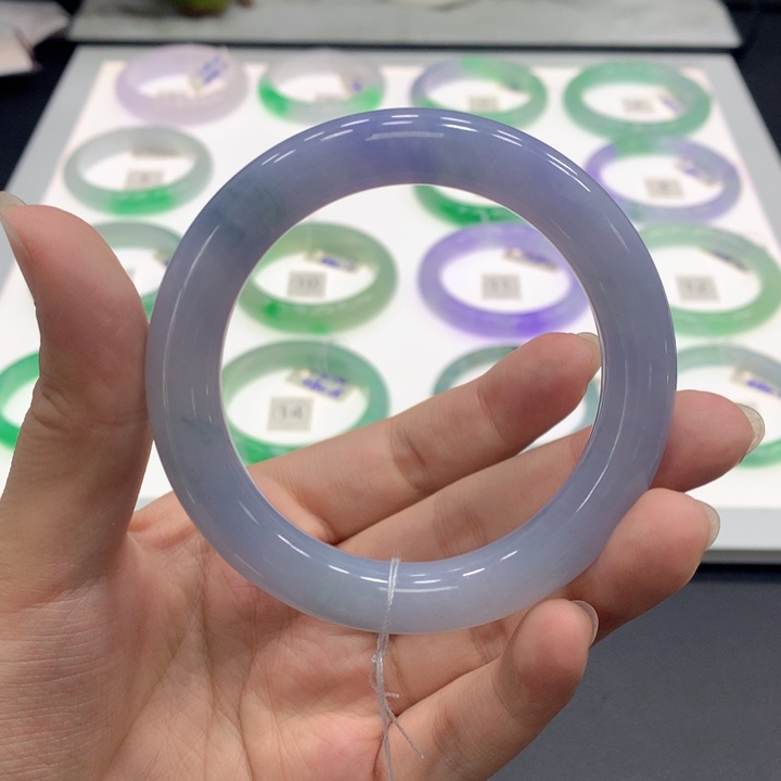 翡翠手镯未镶嵌翡翠