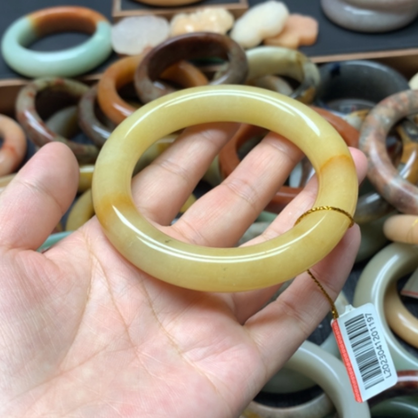 【闪购商品】石英质玉手镯未镶嵌58