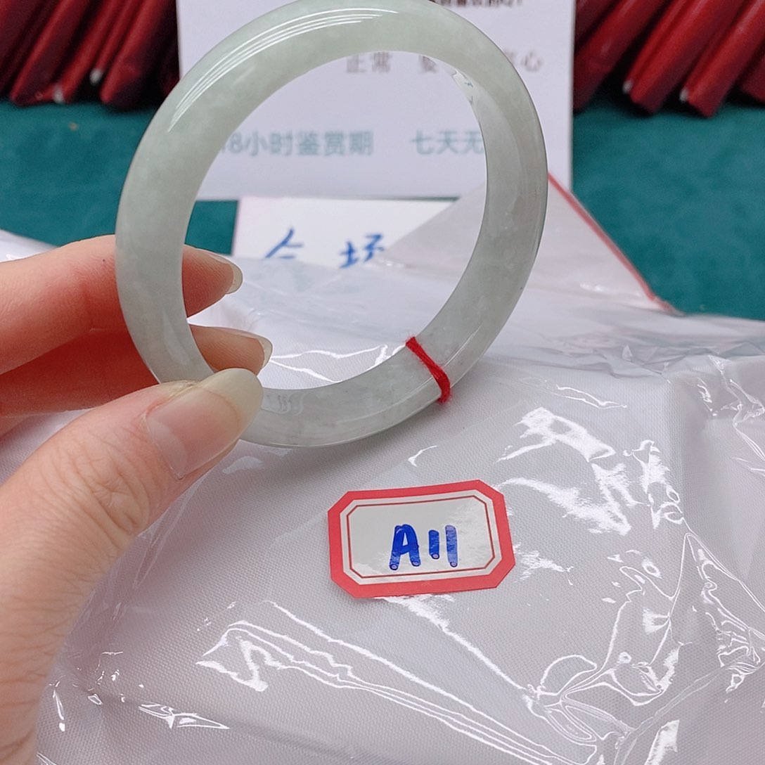 翡翠手镯未镶嵌F****?A11111111111