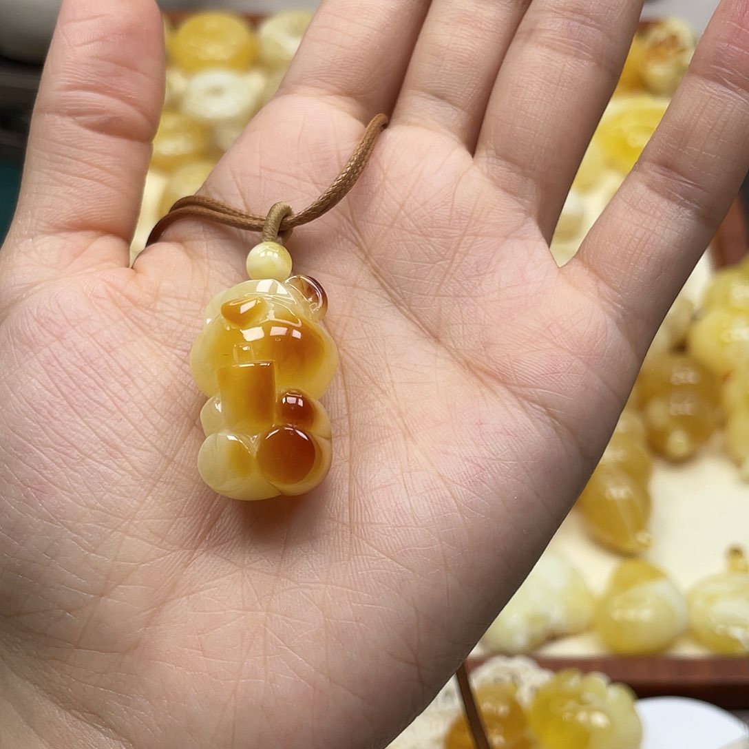 未镶嵌蜜蜡裸石魔**读蜜蜡