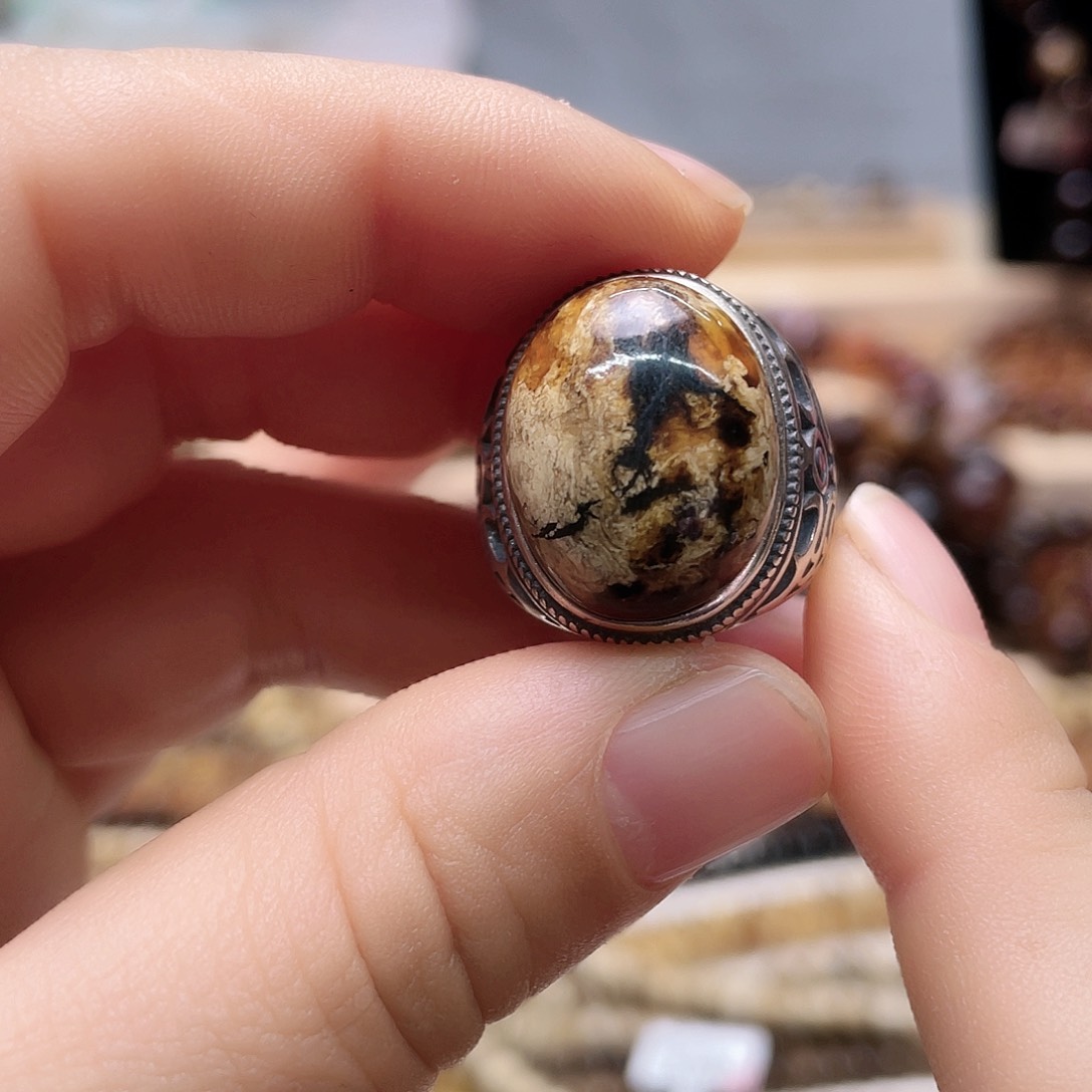 琥珀裸石未镶嵌大