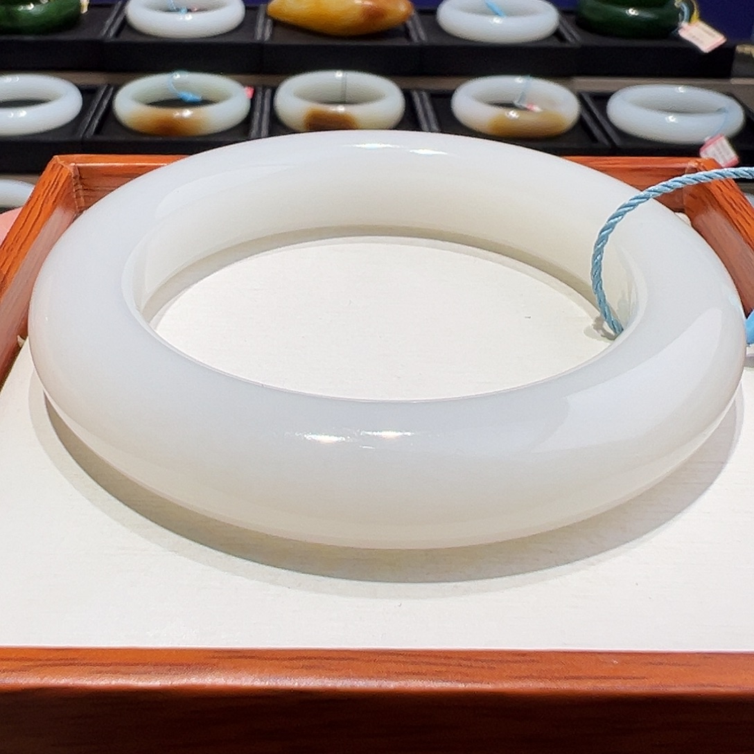 和田玉未镶嵌手镯