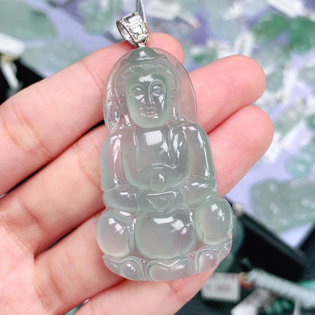 翡翠18K金镶嵌颈饰观音