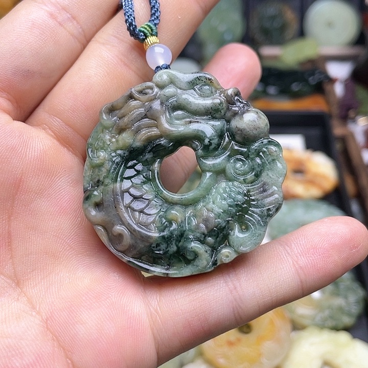 蛇纹石玉挂件未镶嵌