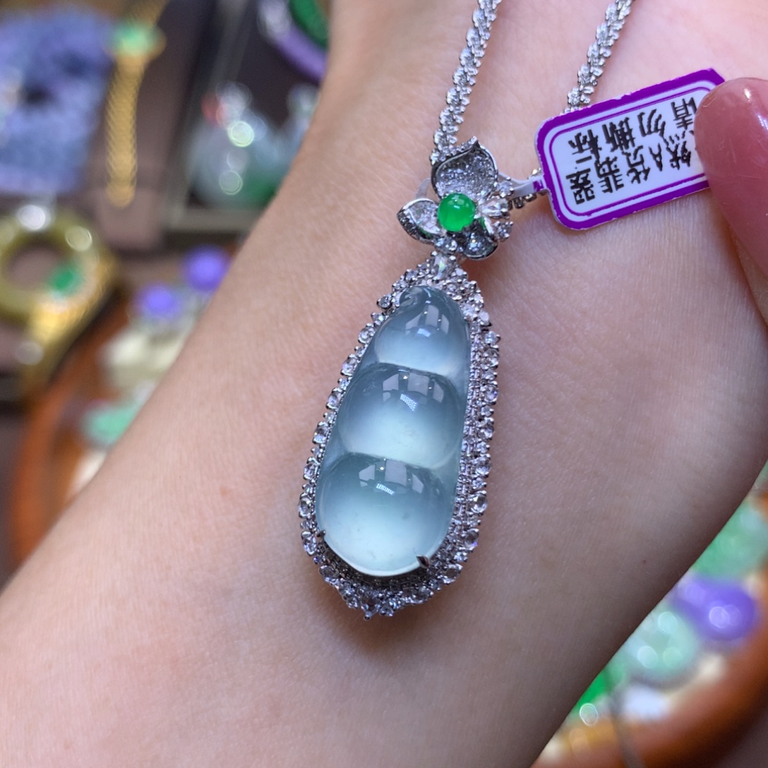 翡翠18K金镶嵌颈饰