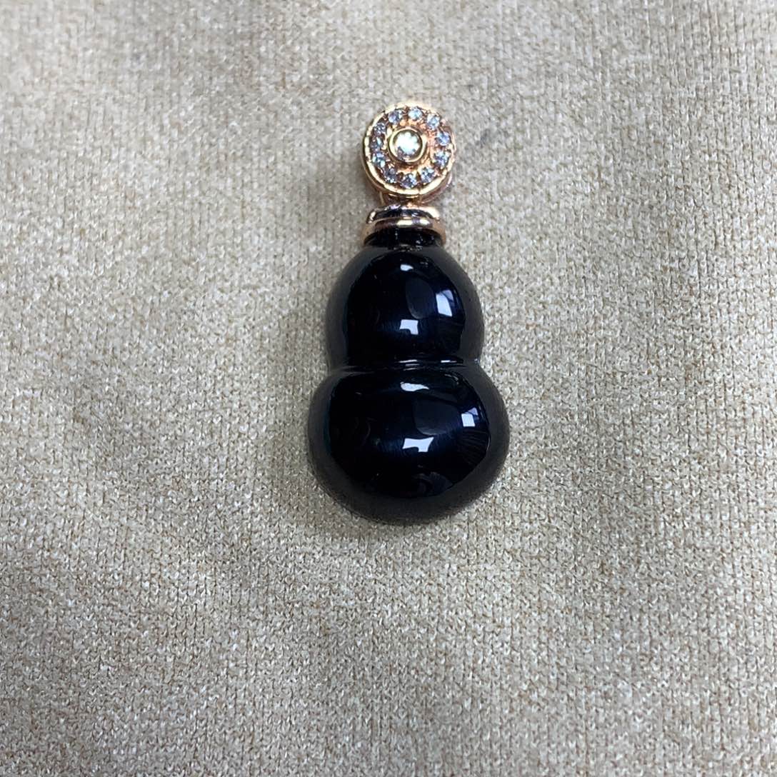 翡翠18K金镶嵌颈饰墨翠葫芦