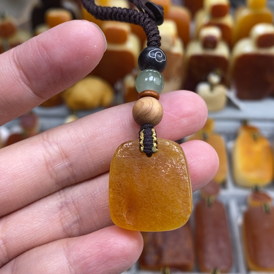 蜜蜡未镶嵌珠宝奇石