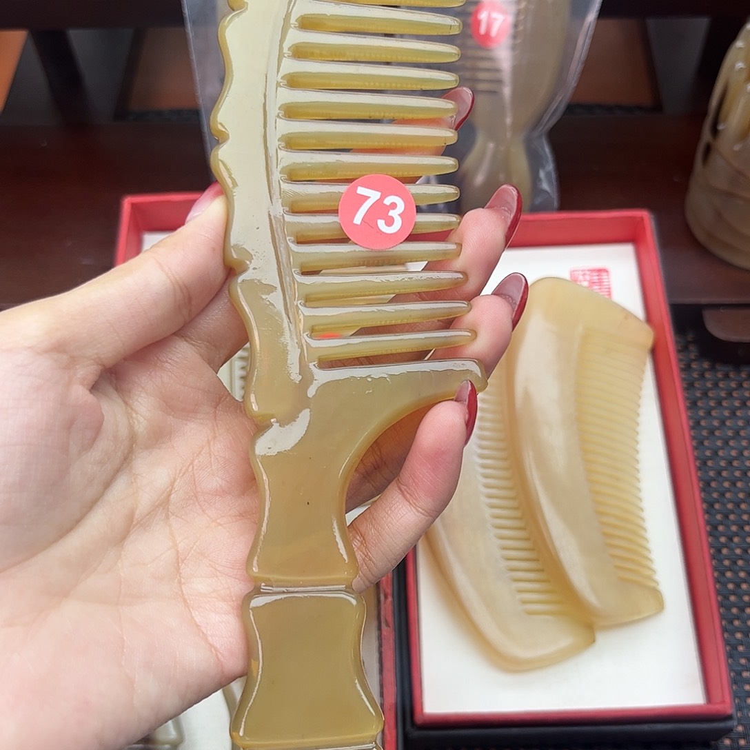 用***5纯手工制作纯牛角梳子