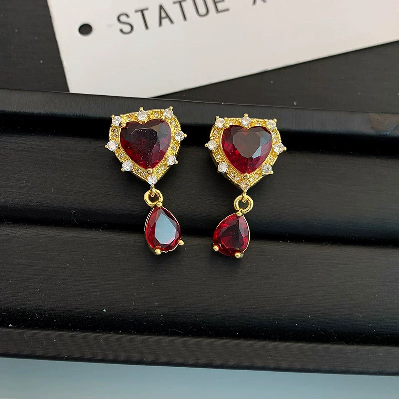 铜合金合成锆石耳饰 619轻奢小众女款爱心水滴耳饰