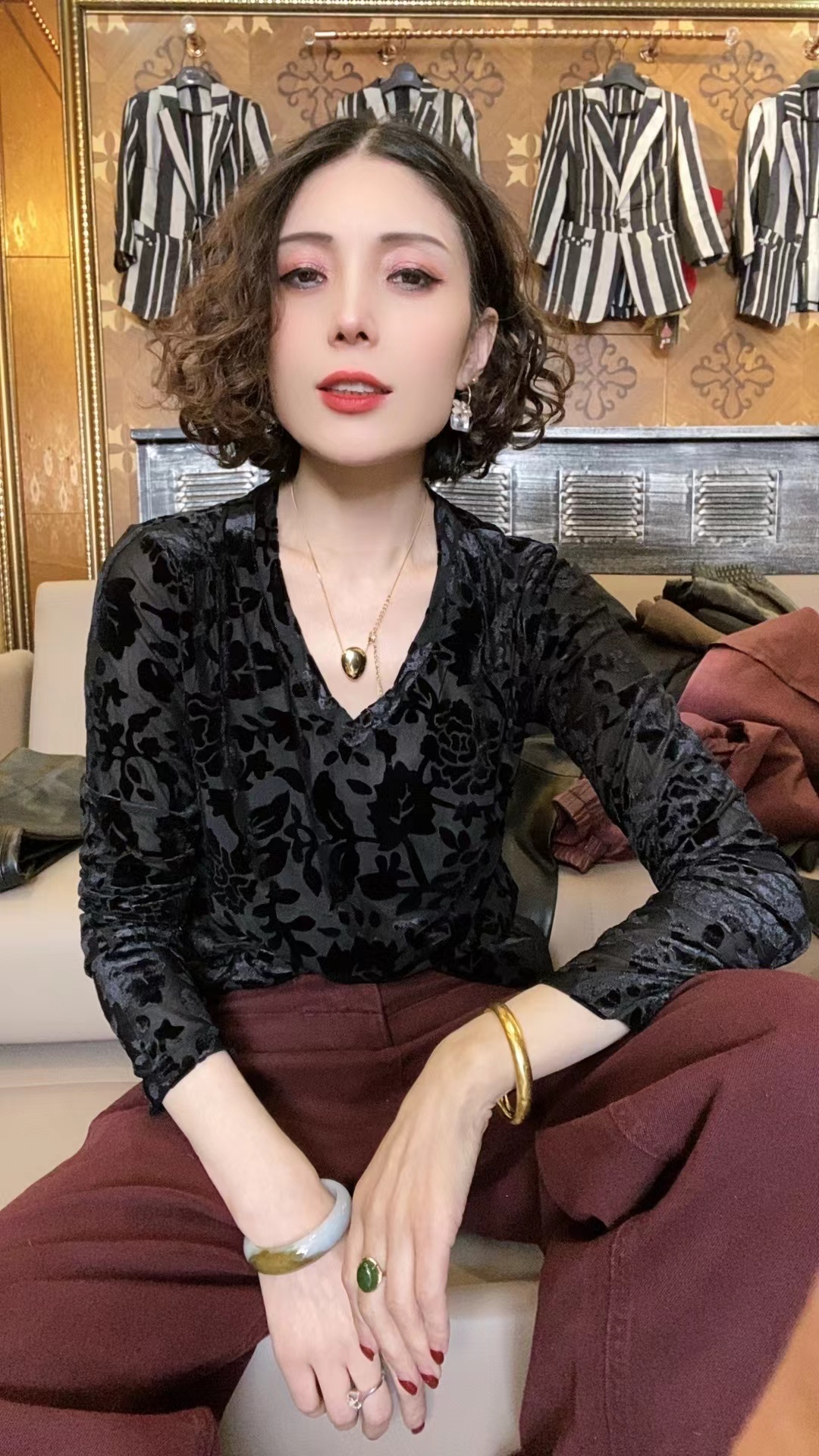 （现货）2025新款V领显瘦植绒打底衫1001