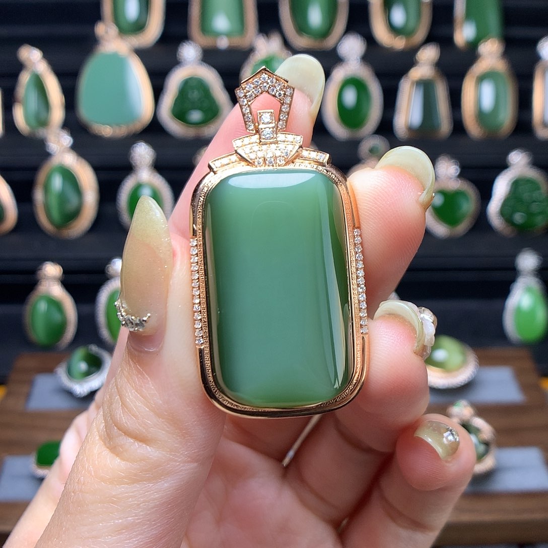 和田玉首饰18K金镶嵌