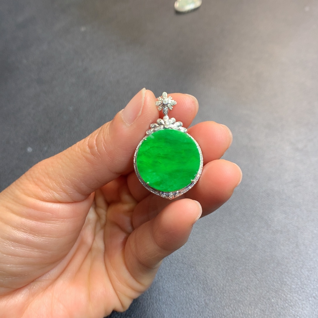 翡翠吊坠(不含链)18K金镶嵌