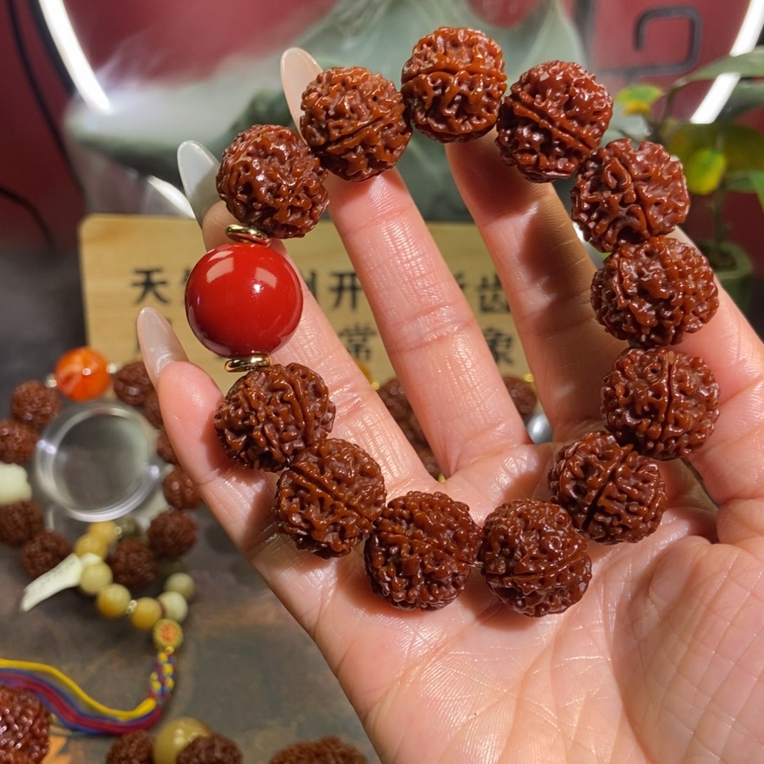 金刚菩提吊坠620红。                 