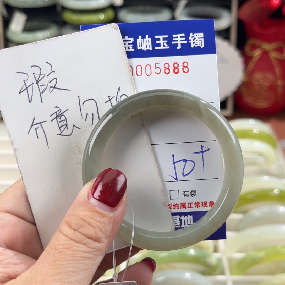 蛇纹石玉手镯未镶嵌