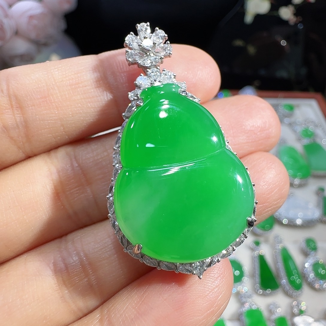 翡翠吊坠(不含链)18K金镶嵌