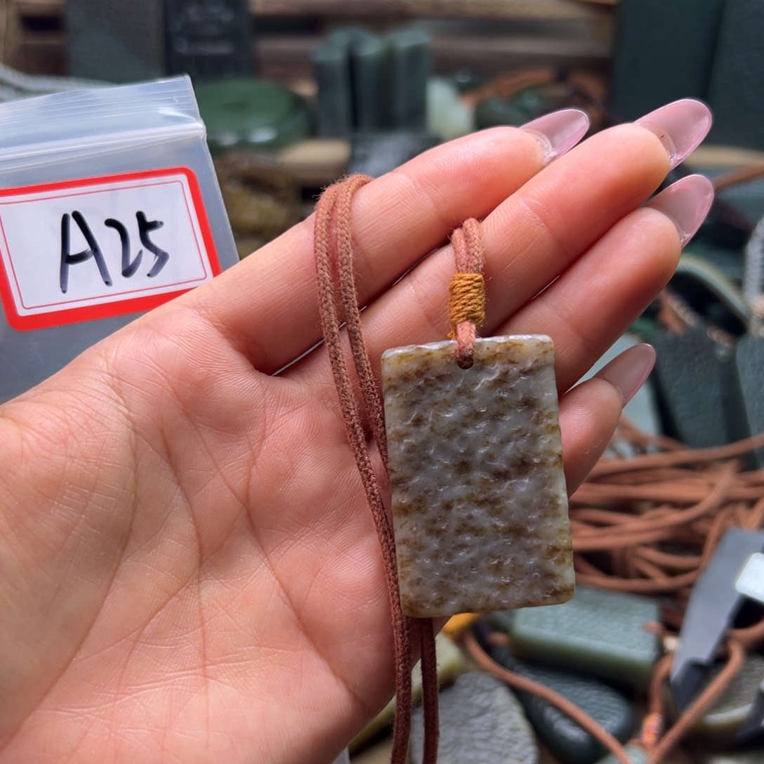 和田玉（糖玉）未镶嵌颈饰