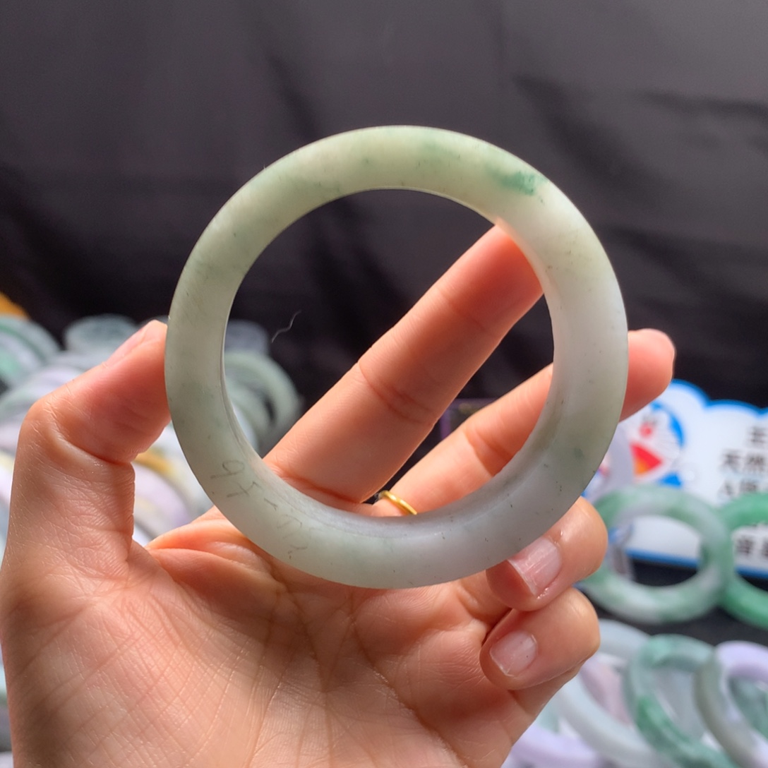 定制翡翠未镶嵌手镯