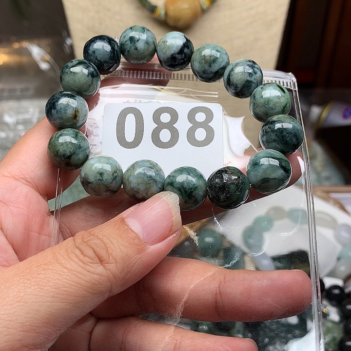 翡翠颈饰未镶嵌小*呀翡翠