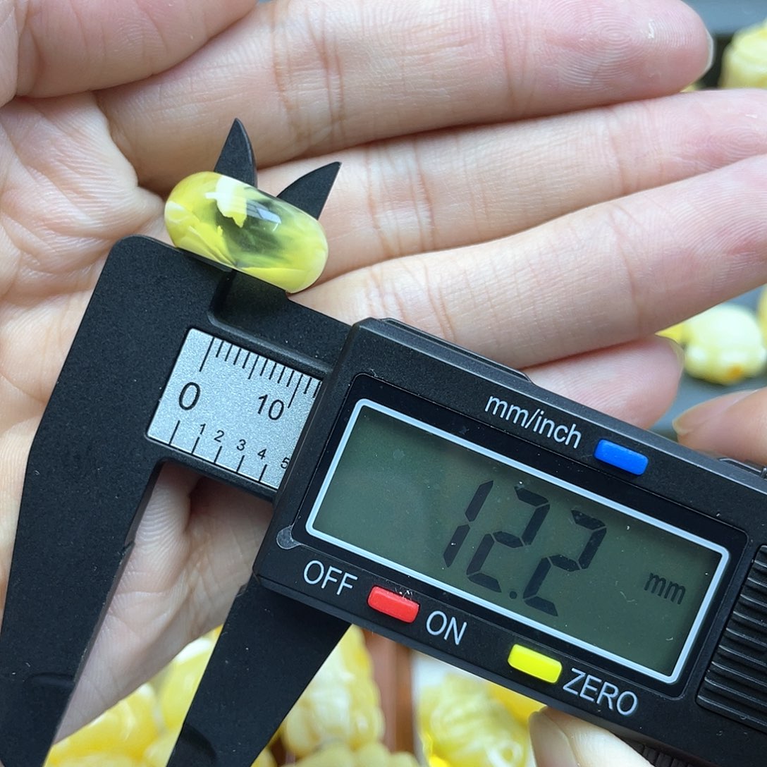 琥珀裸石未镶嵌蜜蜡