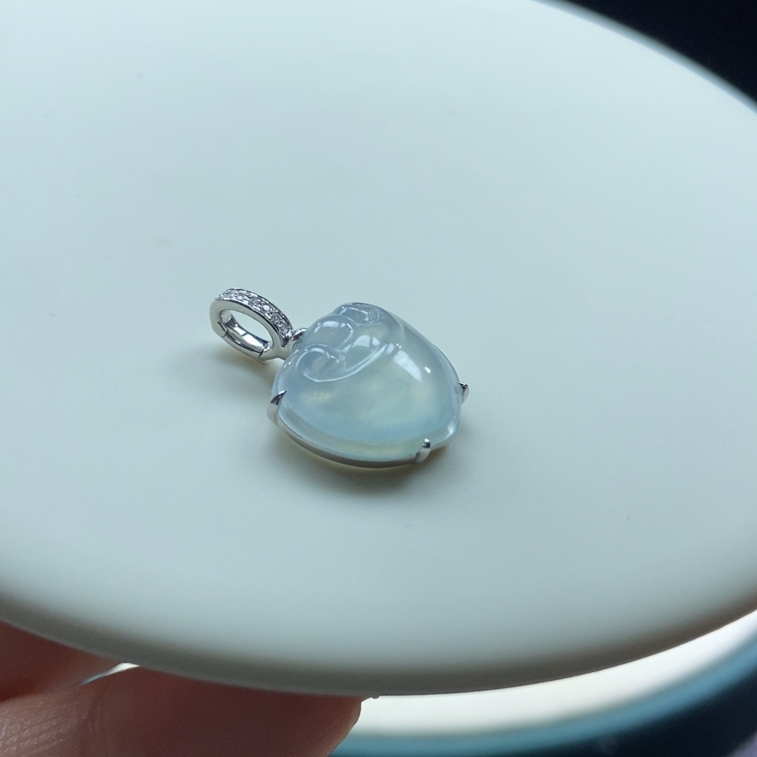 翡翠吊坠(不含链)18K金镶嵌翡翠冰蓝底如意吊坠