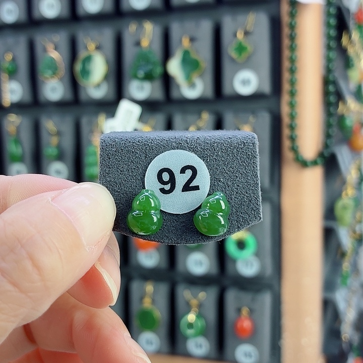 和田玉18K金镶嵌耳饰