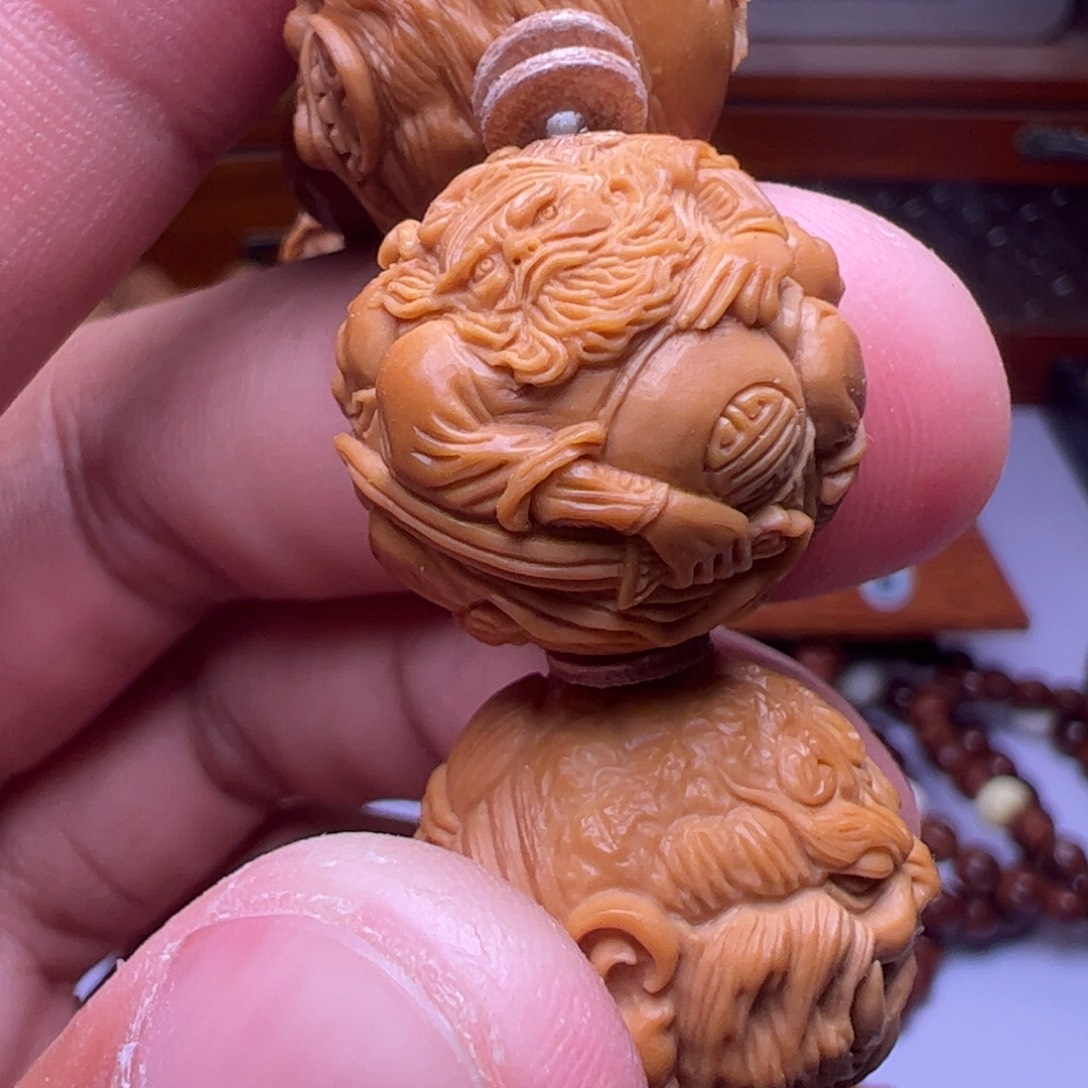 渊***默吊坠猴头核桃精修钟馗妹妹