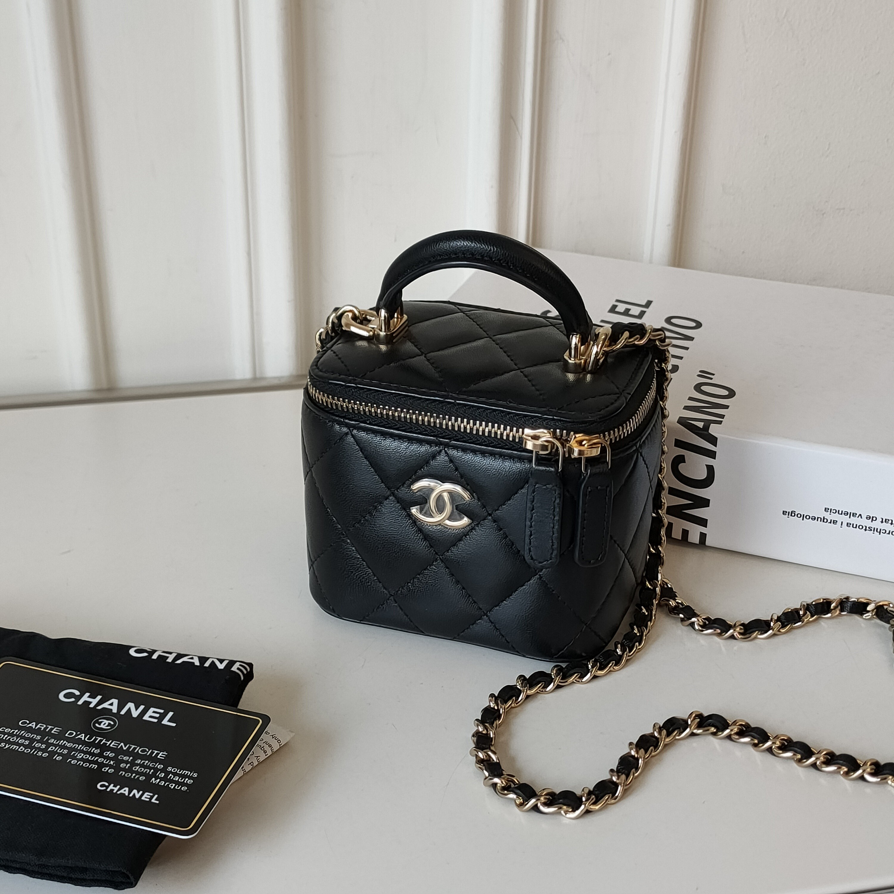 95新 Chanel/香奈儿 Azul-21K黑金羊皮化妆方盒链条斜挎包49663