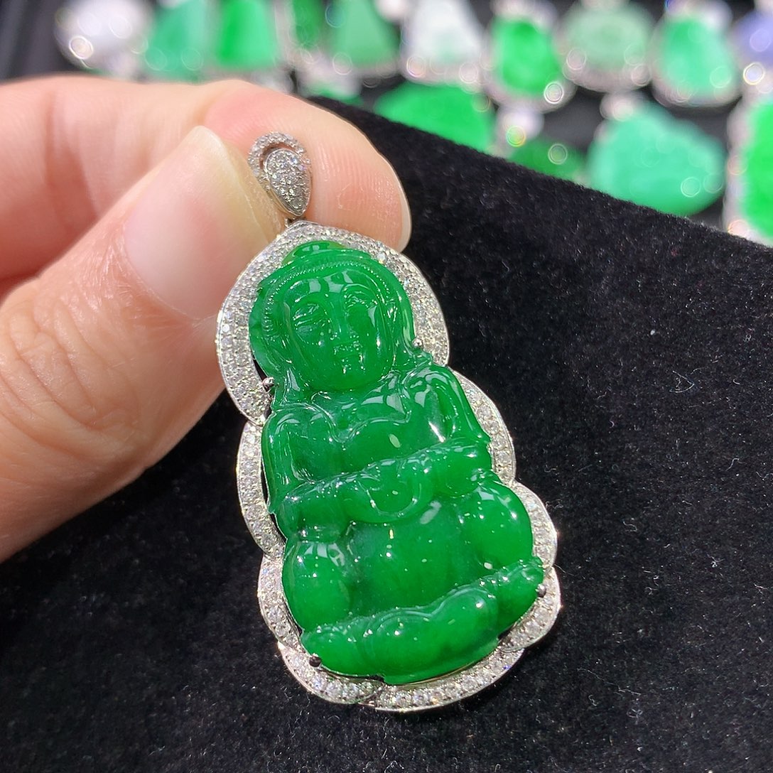 翡翠18K金镶嵌颈饰