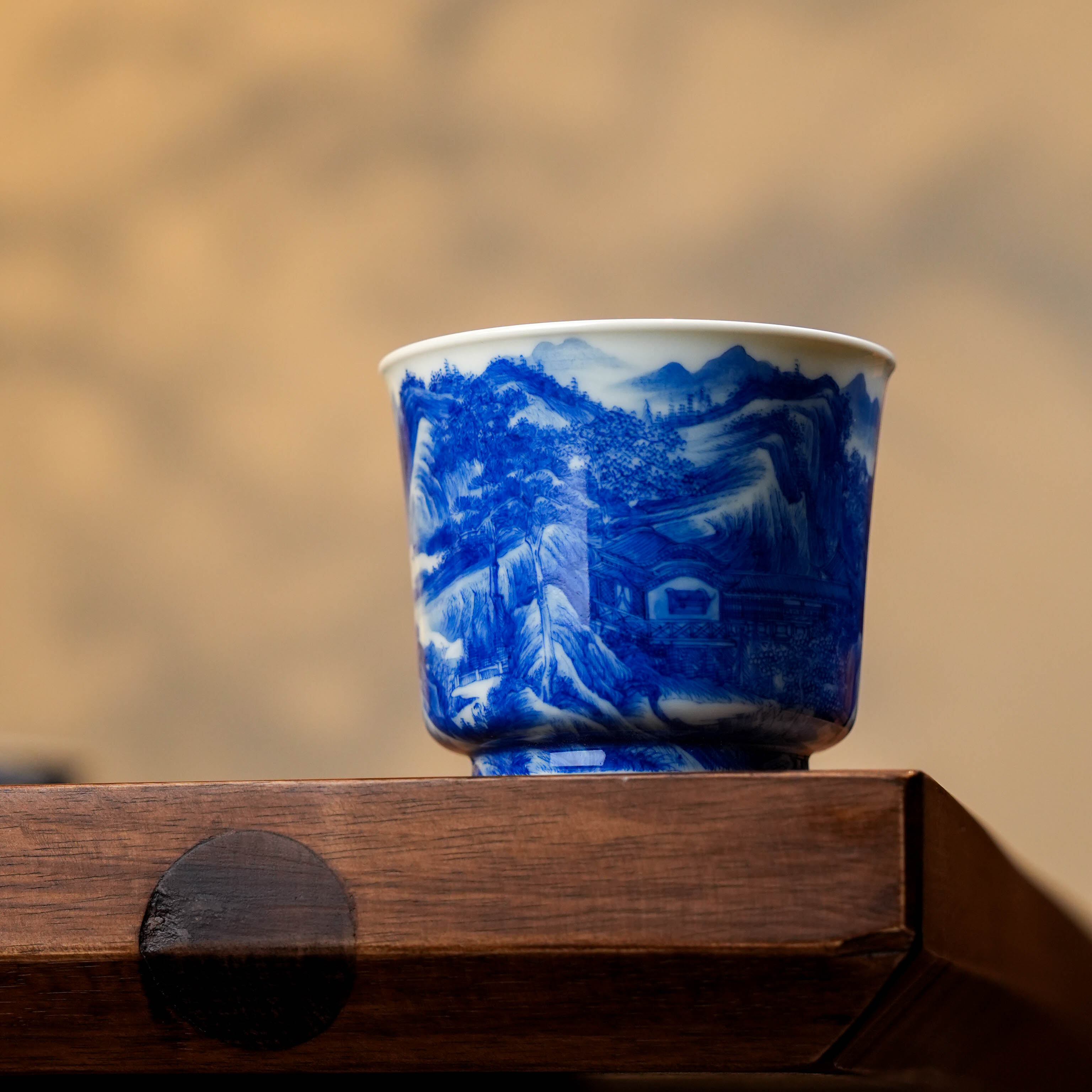 【景德镇瓷器】山隐草堂手绘青花汉宫春晓主人杯jd875