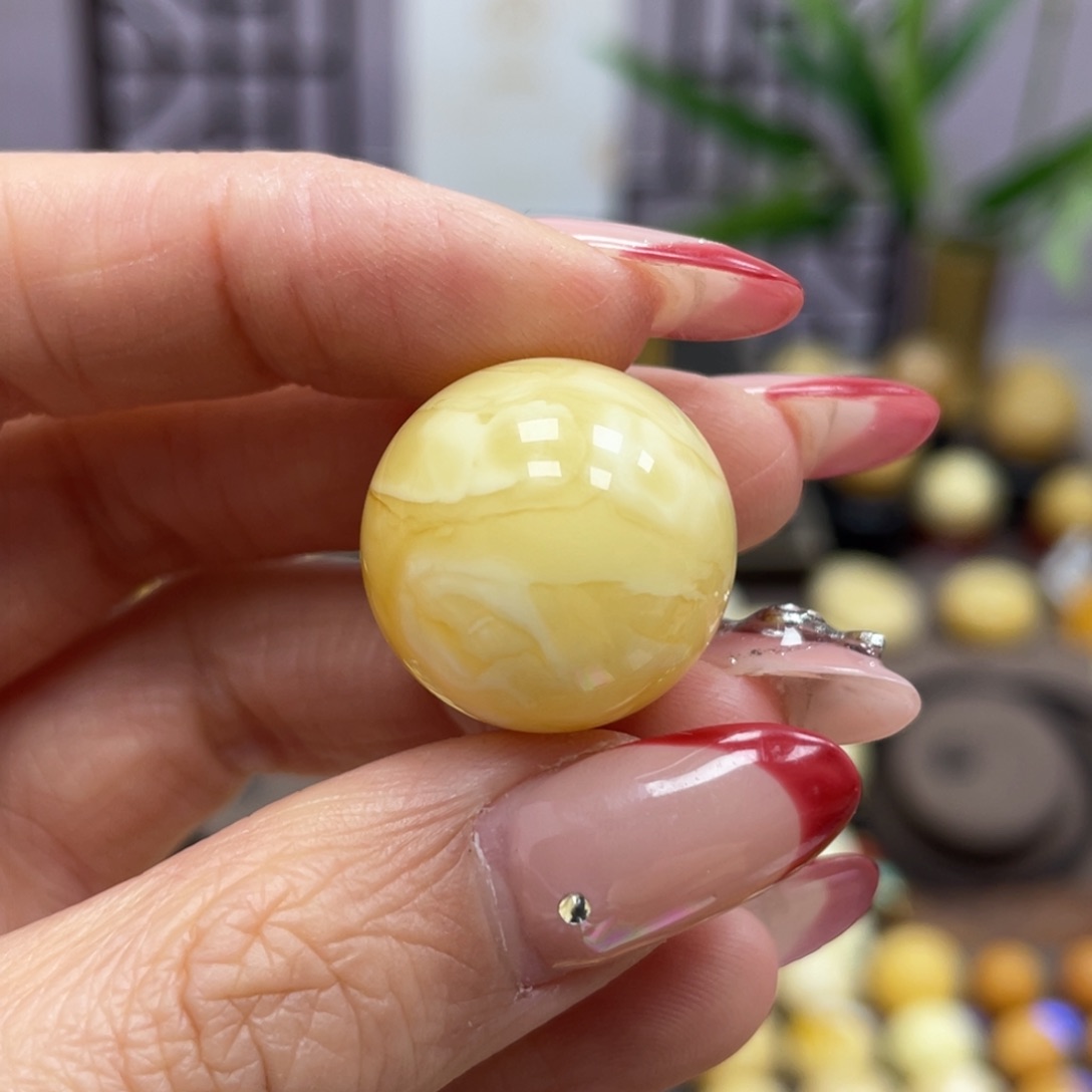 琥珀裸石未镶嵌19.8mm带皮色