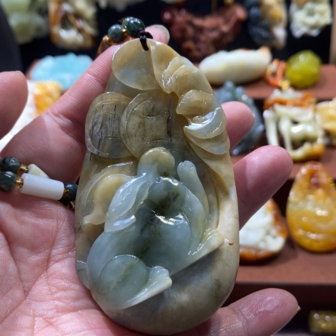 蛇纹石玉颈饰未镶嵌