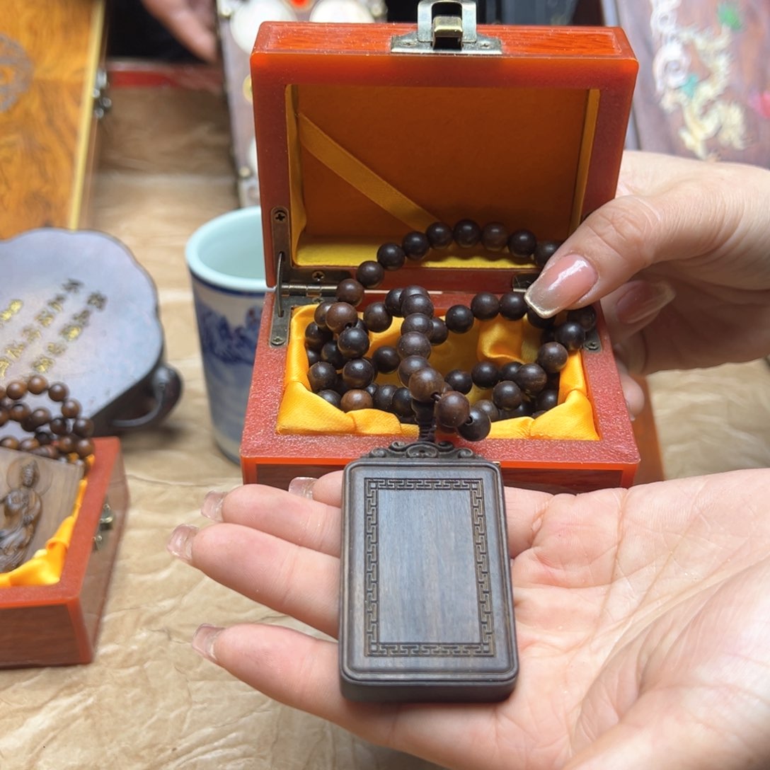 大叶紫檀（黑酸枝木类）