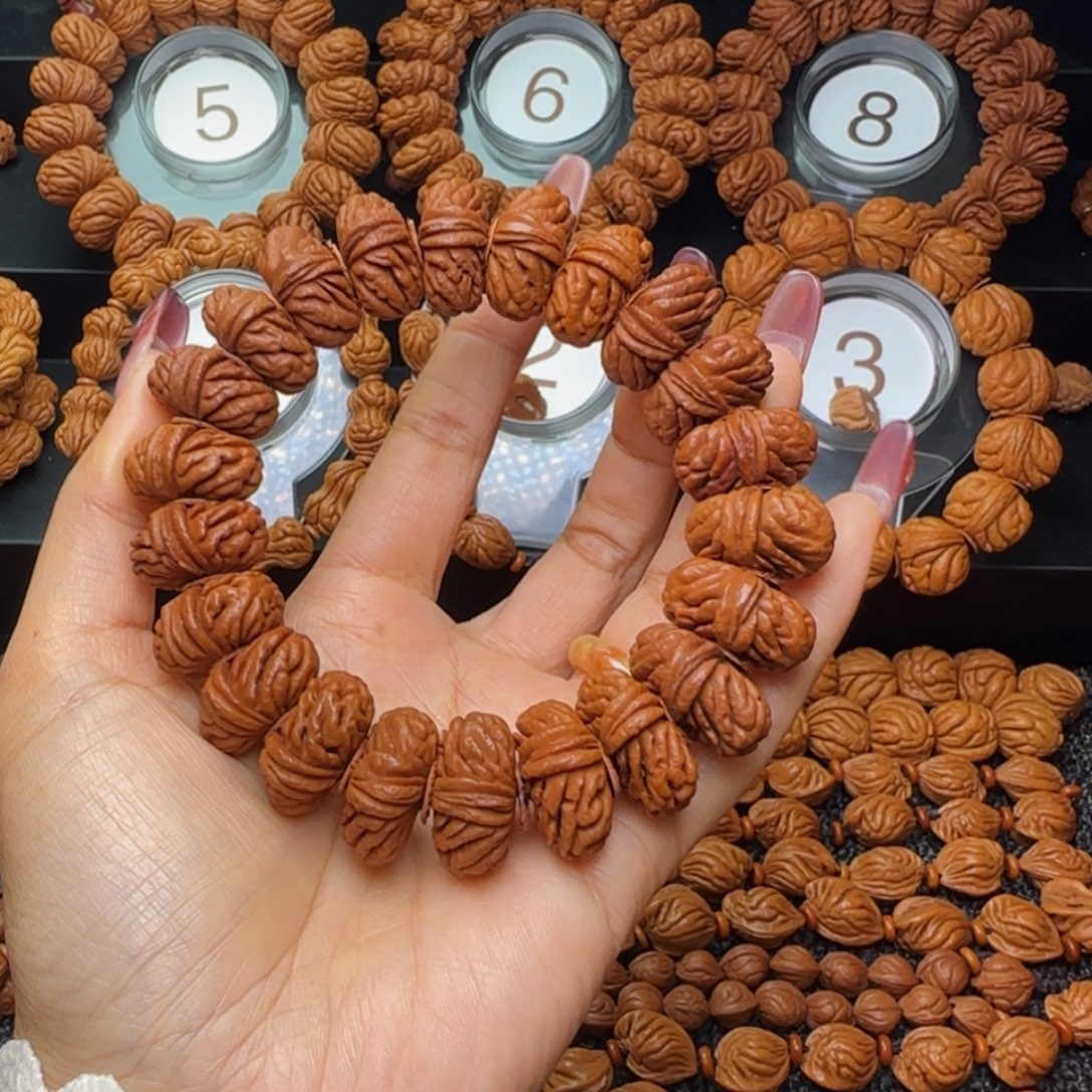 君***见手串文玩核桃刺龙纹手串