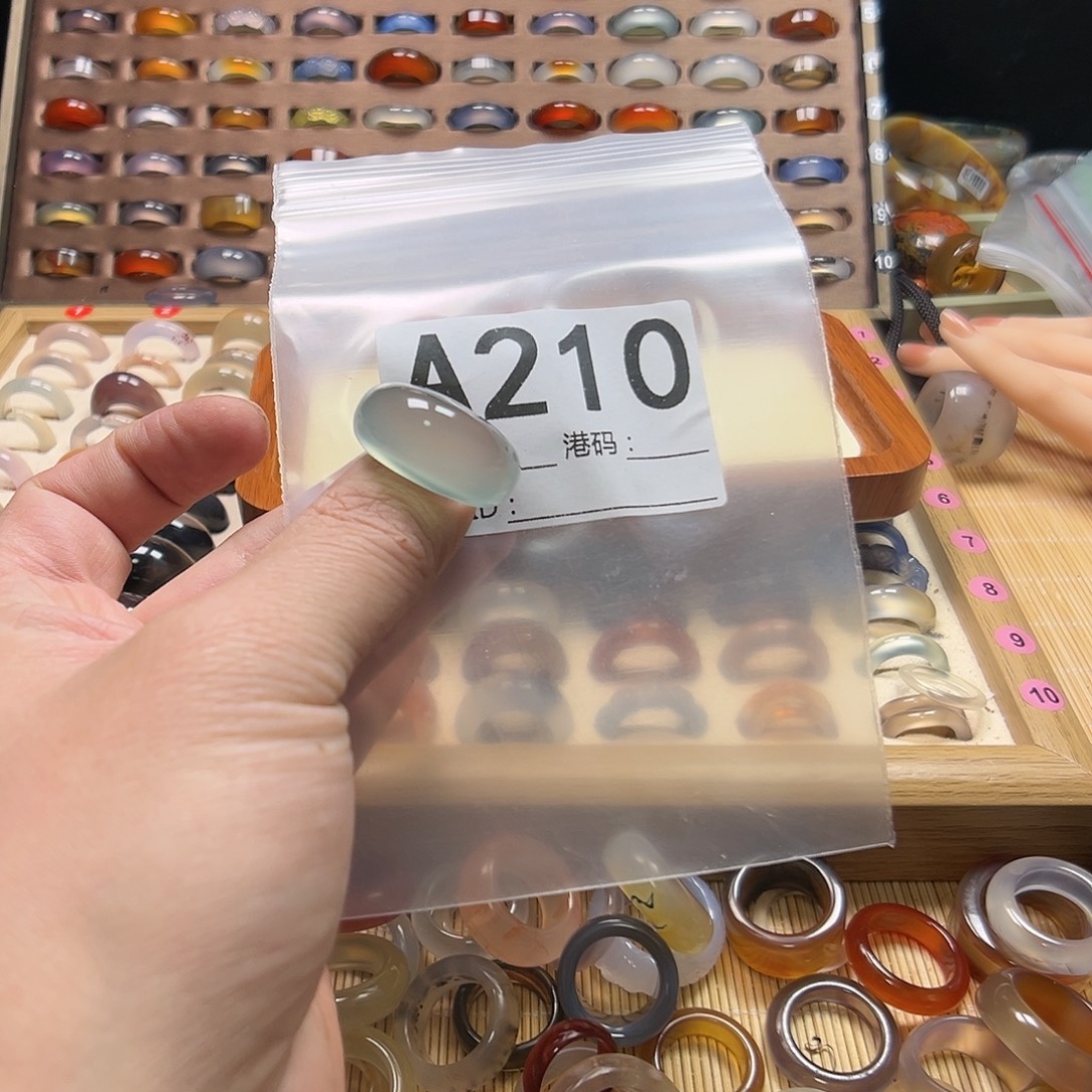 玉***米玛瑙/玉髓未镶嵌戒圈