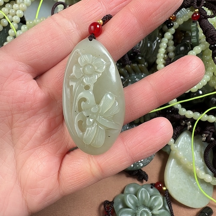 和田玉颈饰未镶嵌