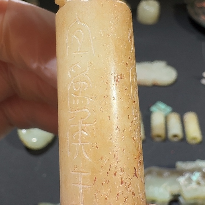 泱***夏和田玉未镶嵌颈饰