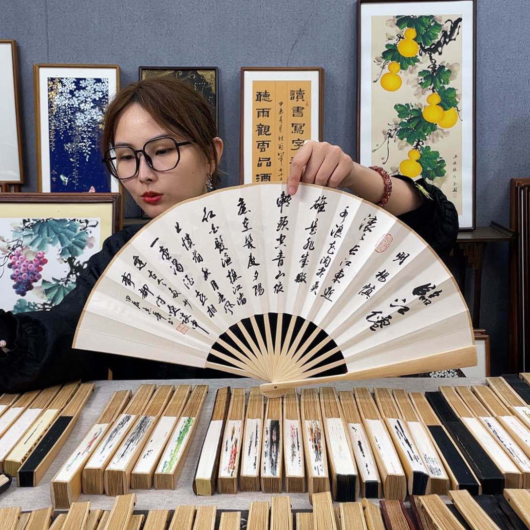 国画十寸福利折扇带中玉扇骨（默认粘好发出）临江仙