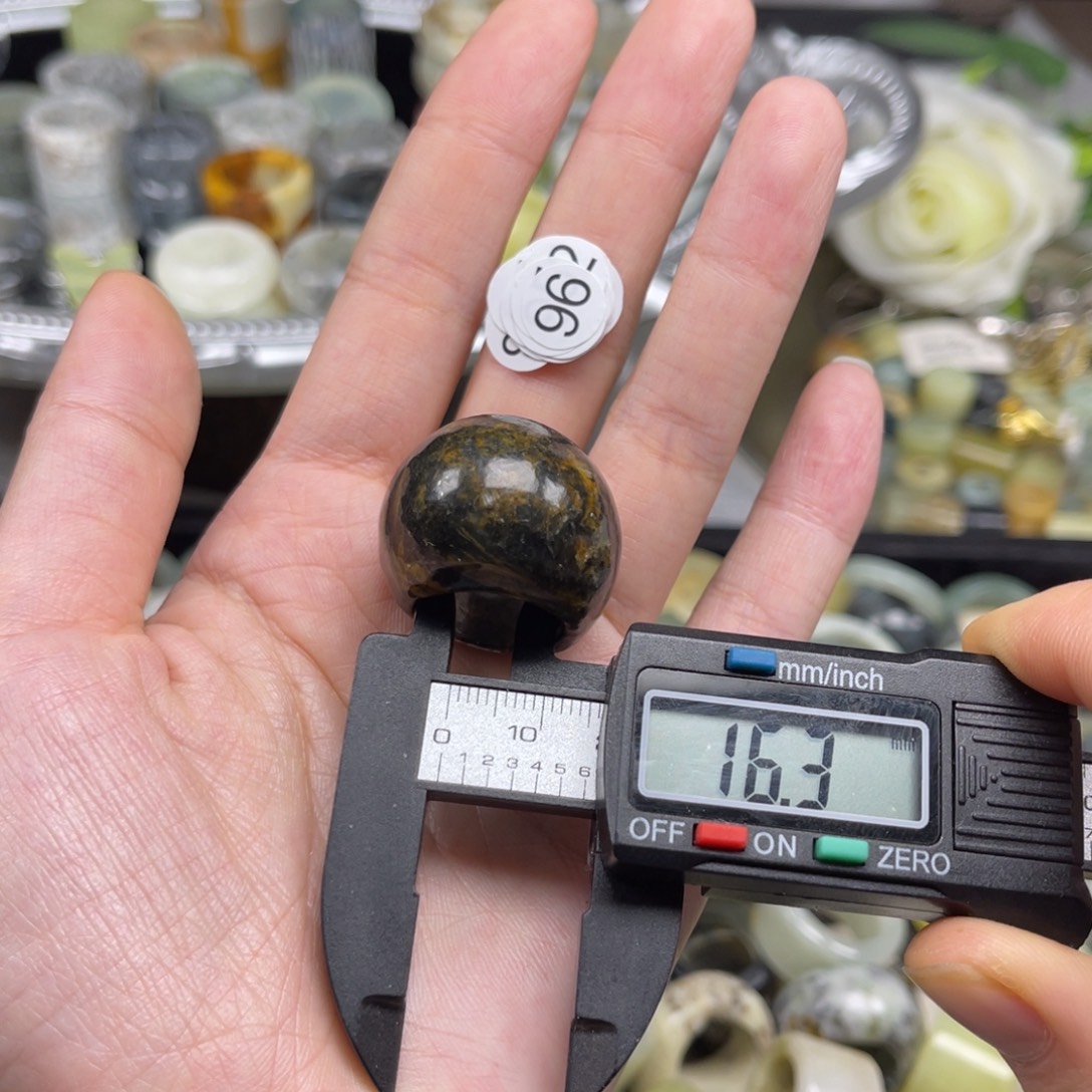 蛇纹石玉未镶嵌戒指