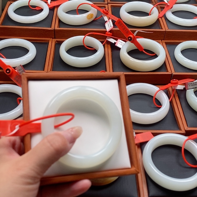 【闪购商品】未镶嵌手镯和田玉