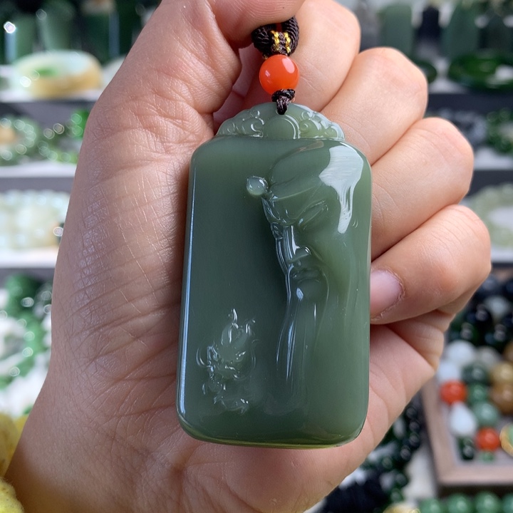 和田玉颈饰未镶嵌十**筋